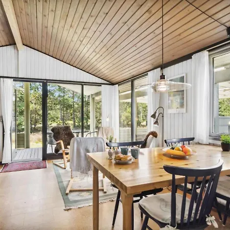 Holiday home Alwine - 250m From The Sea In Ne Jutland By Interhome Laeso